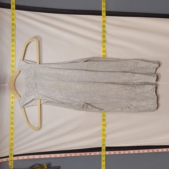 Shimmery silver tank - Picture 4 of 4